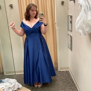 Selling brand new ball dress